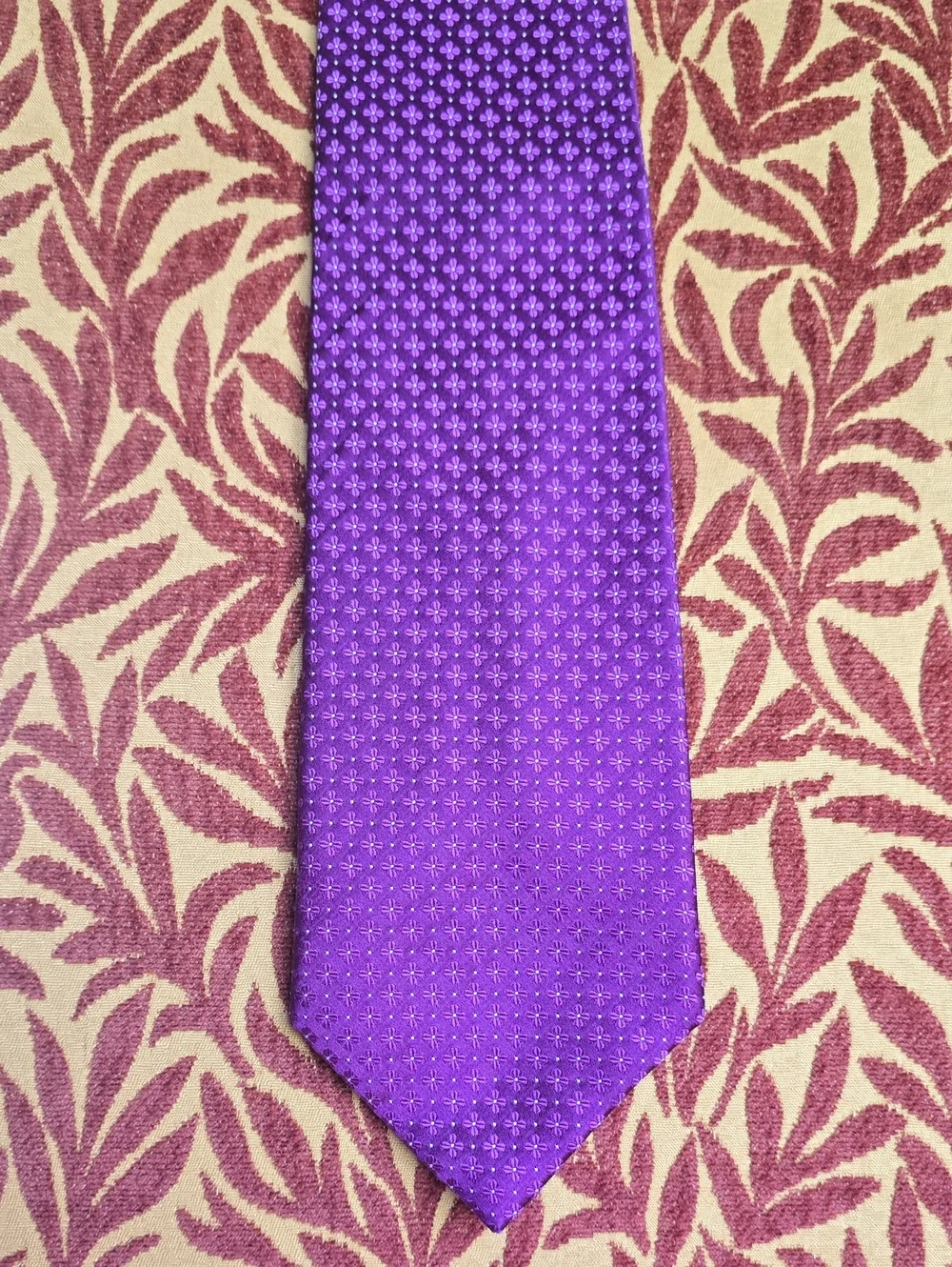 Men's Purple Patterned Silk Tie - Timeless Formal Accent